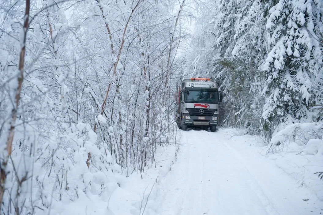Maanomistajan pitää useimmiten osata hoitaa myös yksityis- ja metsäteihin liittyviä velvollisuuksia.