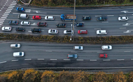 Kyselyyn vastanneista yrityksistä 71 prosenttia uskoi työhön liittyvän autoilun vähenevän joko merkittävästi tai jonkin verran. LEHTIKUVA / Vesa Moilanen