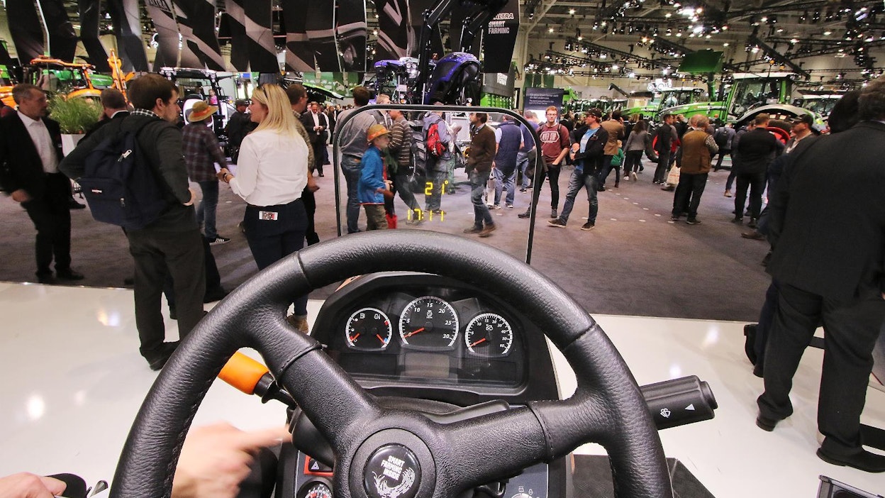 Agritechnica 2019 -näyttelyssä kävi noin 450 000 henkilöä (UO).