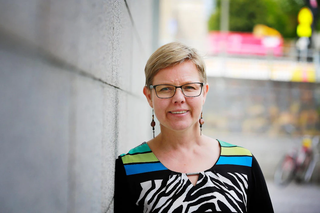 Ministeri Krista Mikkosen mielestä jäsenmaiden erilaisia olosuhteita tulee ymmärtää ilmastokeskustelussa.