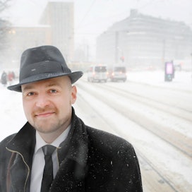 ”Kannabistalouden luomat verotulot riittäisivät helposti siihen, että Suomi voisi kaksinkertaistaa vuosittaiset asehankintansa”, Mikko Kärnä toteaa.