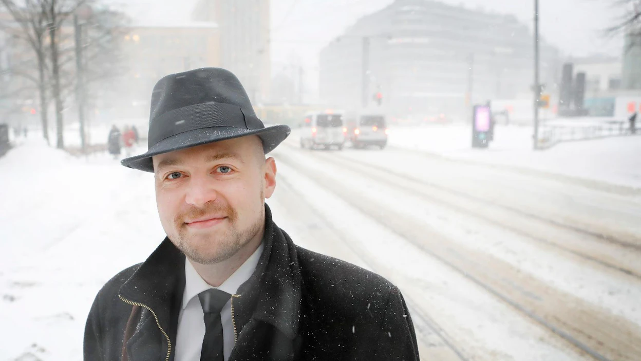 ”Kannabistalouden luomat verotulot riittäisivät helposti siihen, että Suomi voisi kaksinkertaistaa vuosittaiset asehankintansa”, Mikko Kärnä toteaa.