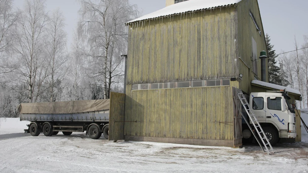 Pahimmillaan EU-tuen hakemisen ja maksun välillä on ollut jopa vuoden viive. Se on aiheuttanut maatiloilla ongelmia.