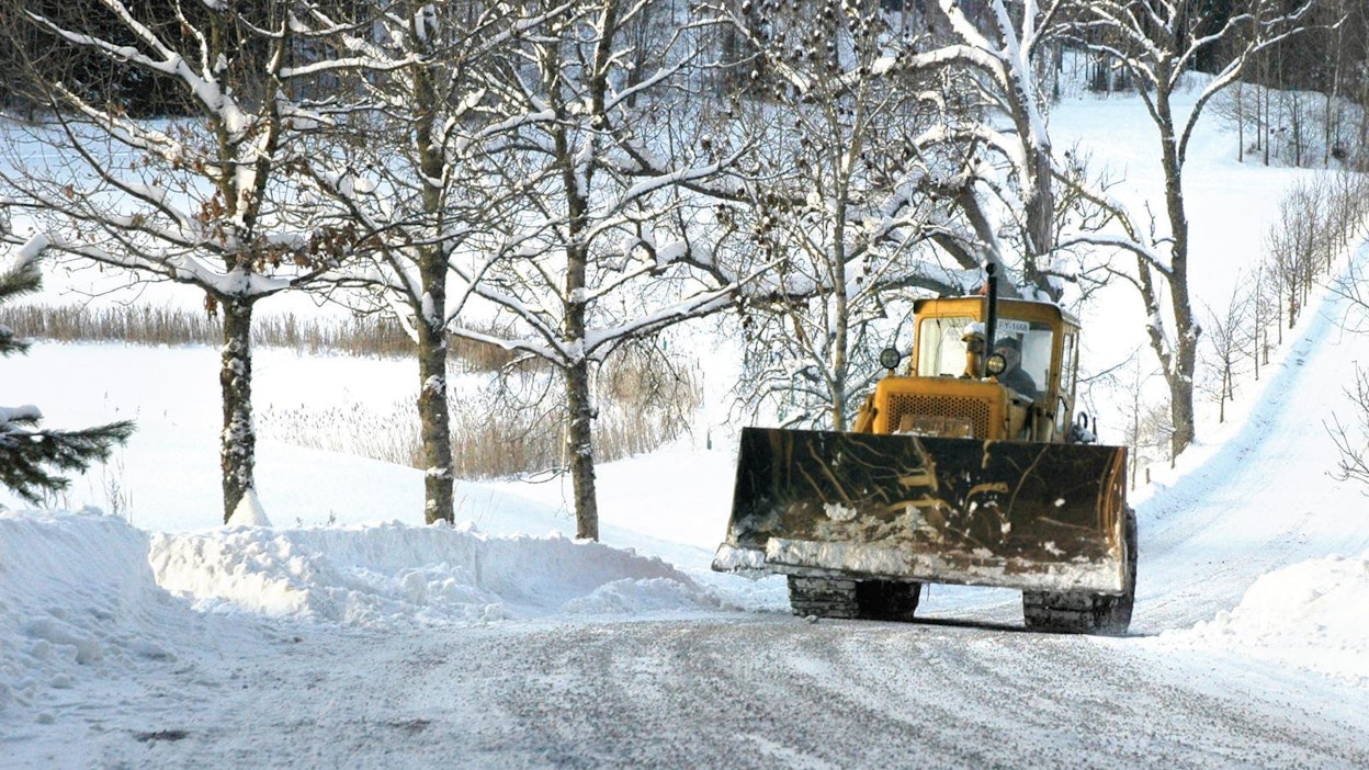 Risto Susi ajoi Caterpillarin kotipihalleen jouluaatonaattona 2012. Tuolloin aatonaatto osui sunnuntaille. Pakkasta oli toistakymmentä astetta, mikä ei millään tavoin haitannut koneen toimintaa.