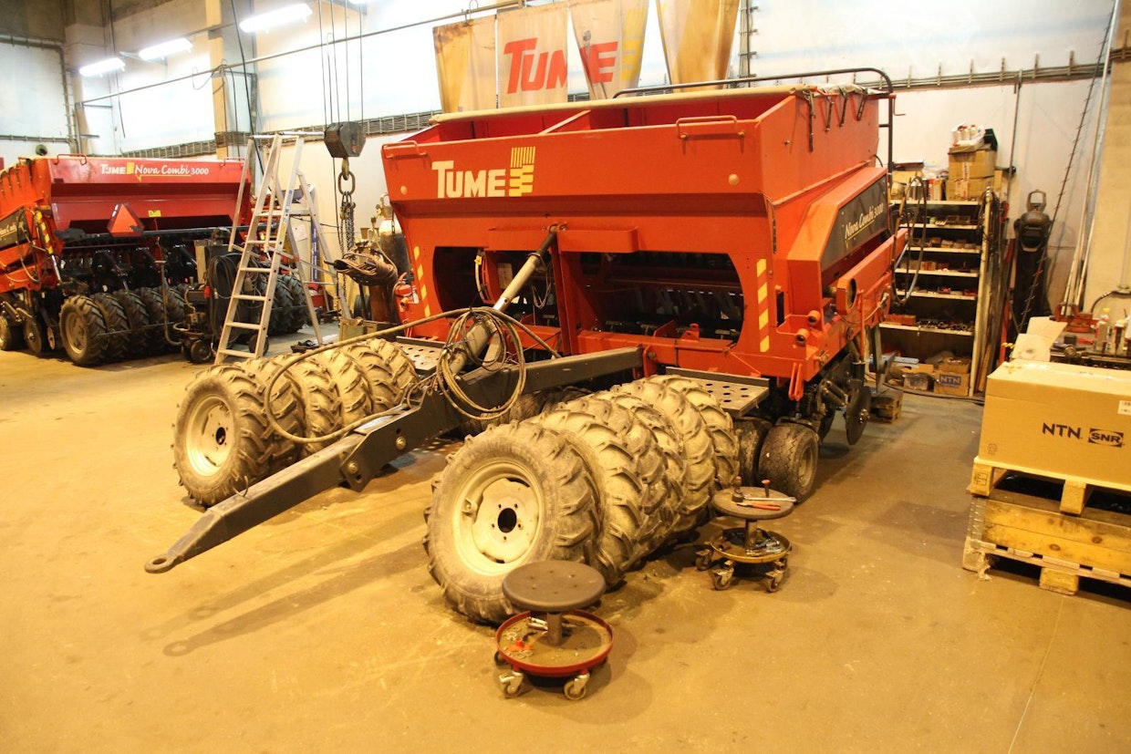 Tume-Agri kunnostaa vaihtokoneita ja asiakkaiden omia koneita.