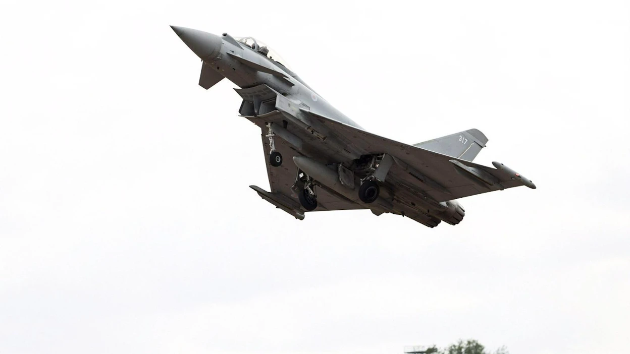 Ensimmäisenä vuorossa olevan yhteiseurooppalaisen Eurofighter Typhoonin testaus alkaa 9. tammikuuta. LEHTIKUVA / RONI REKOMAA