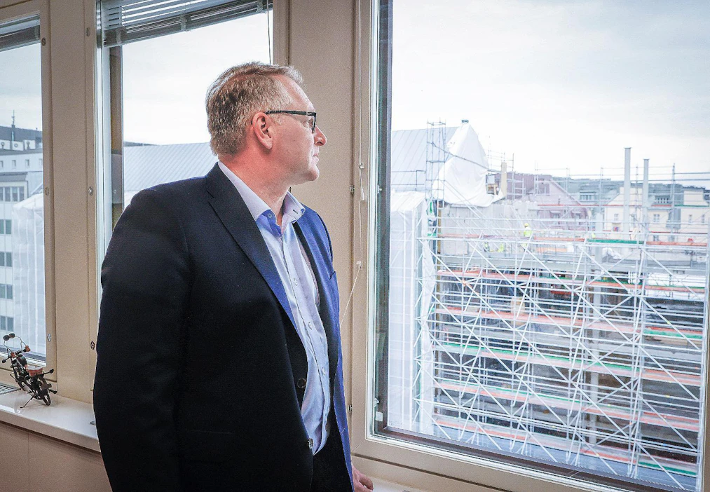 Painopaperin kysynnän laskevaa trendiä Petri Vanhala kuvaa paperiteollisuuden näkökulmasta vaikeaksi.