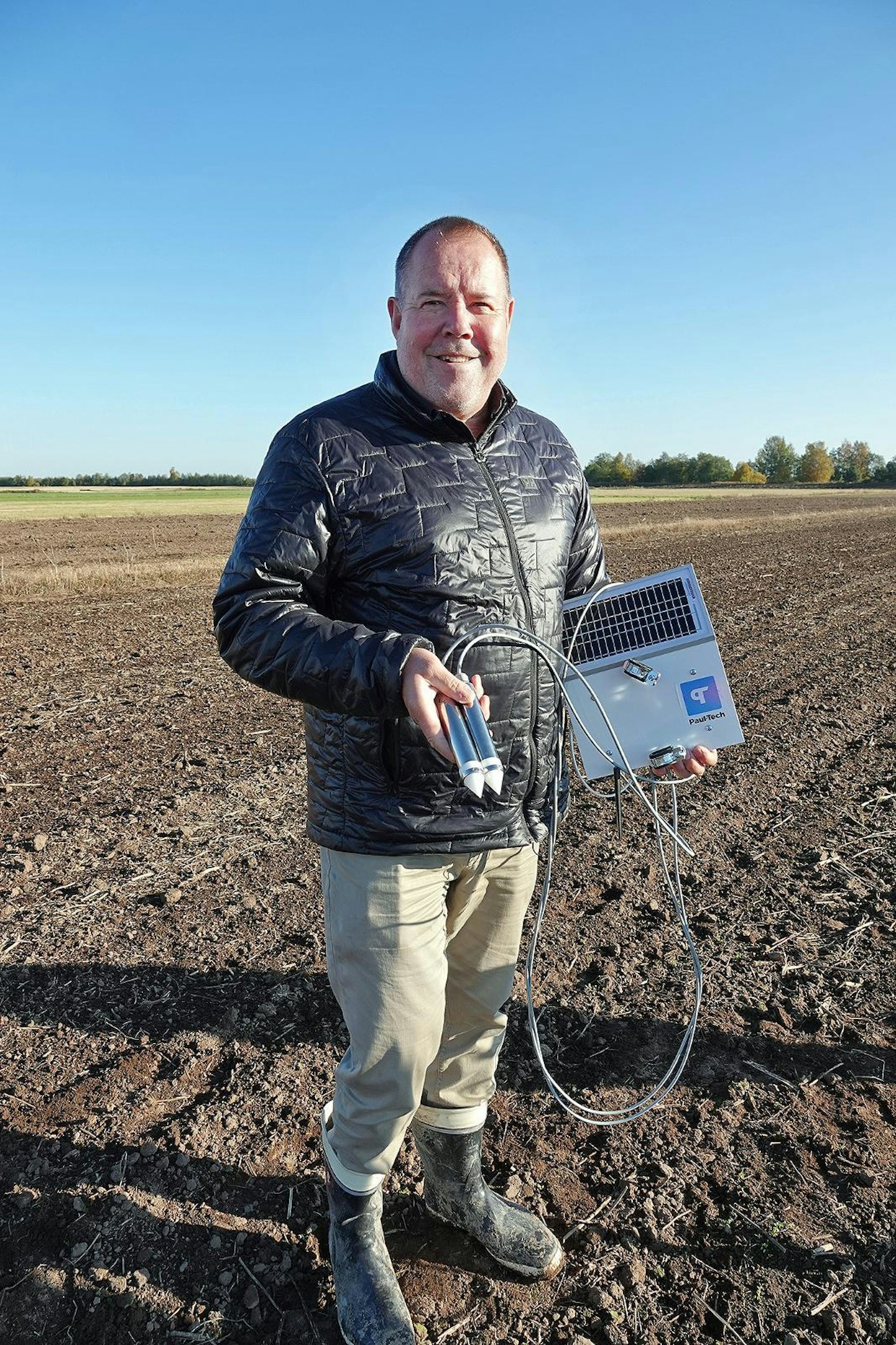 Paul-Tech on uusin tulokas, jonka sensorointi koostuu kahdesta maa-anturista, joissa on kosteuden, suoloväkevyyden ja lämpötilan mittaukset. Järjestelmä kerää tiedot pilveen ja logiikka perustuu anturitietojen älykkääseen vertailuun. Juha Granlund esittelee laitteistoa.
