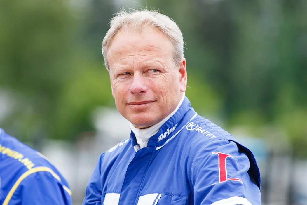 Joakim Lövgren ohjastaa ja valmentaa avauskohteen Racing Mangea, joka on vihjesysteemin toinen varma.