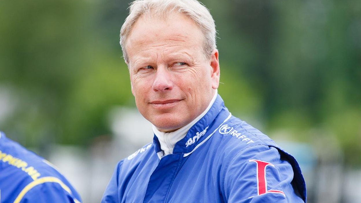 Joakim Lövgren ohjastaa ja valmentaa avauskohteen Racing Mangea, joka on vihjesysteemin toinen varma. 