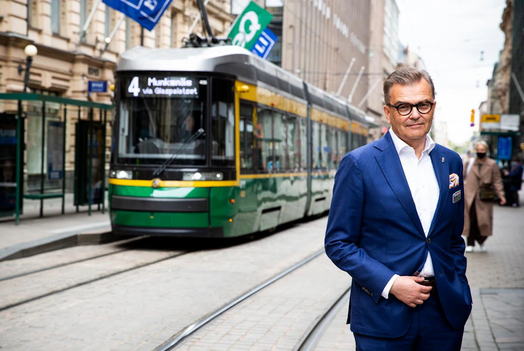 Stockmannin toimitusjohtaja Jari Latvanen pelkää Helsingin keskustan näivettyvän. "Keskustan saatavuus on varmistettava."