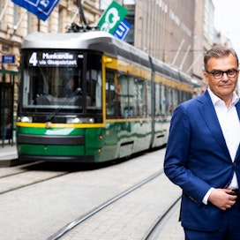 Stockmannin toimitusjohtaja Jari Latvanen pelkää Helsingin keskustan näivettyvän. &quot;Keskustan saatavuus on varmistettava.&quot;