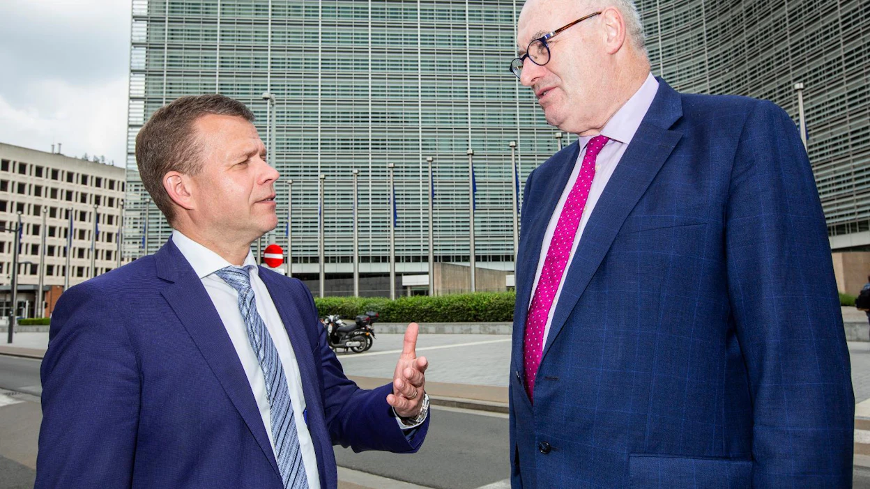 Ministeri Petteri Orpo (kok) ja maatalouskomissaari Phil Hogan ovat keskustelleet kansallisten tukien jatkosta.