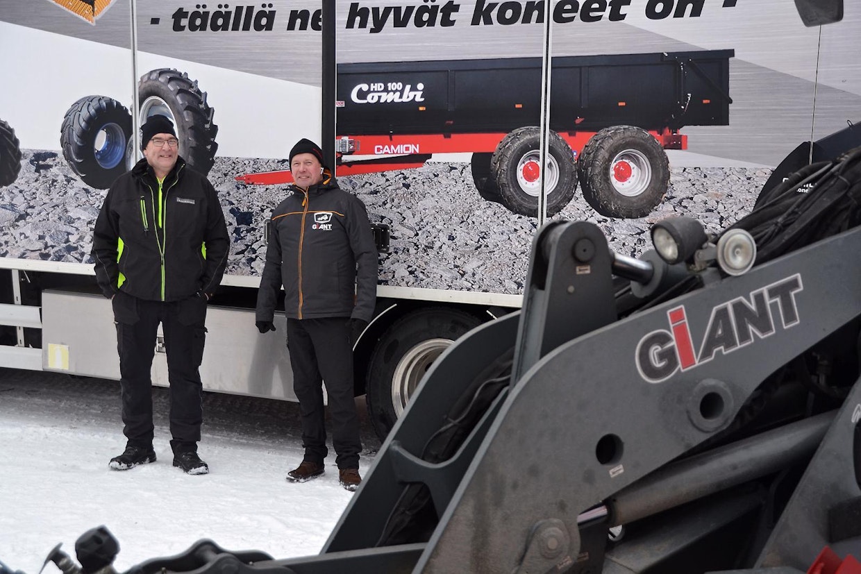 Hyväkoneen Vesa-Matti Keskimäki ja Pekka Hautanen ovat tehneet kauppaa jo parikymmentä vuotta.