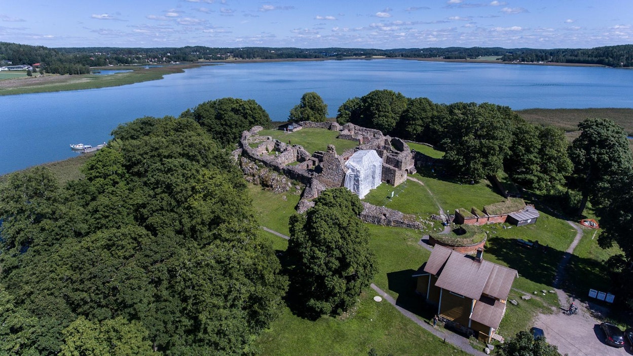 Kustaa Vaasa määräsi piispanlinnan purettavaksi 1520-luvulla.