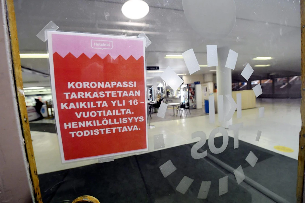 Korkean riskin tapahtumia ovat esimerkiksi ravintoloista yökerhot, baarit ja pubit, sisätiloissa järjestettävät konsertit ja urheilutapahtumat. Lehtikuva / Vesa Moilanen