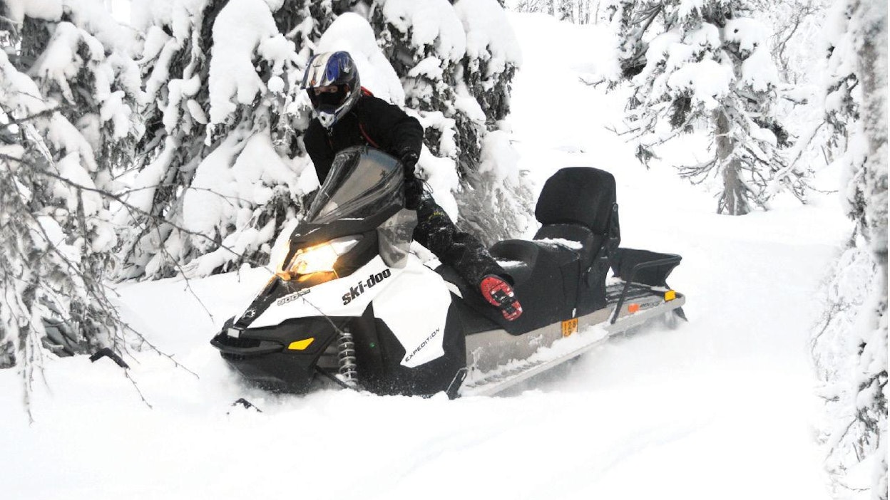 Maastossa Expedition 900 ACE on todella hiljainen. Umpisella pärjää kahdella tehokkaammalla asetuksella todella hyvin.