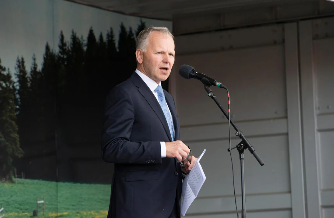 Maa- ja metsätalousministeri Jari Leppä (kesk.) kertoo, että hallitus on päättänyt useista toimista kala-alan tilanteen parantamiseksi.