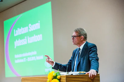 Keskustan eduskuntaryhmän puheenjohtaja Matti Vanhanen sanoo, että työllistävien yritysten toiveita pitää kuunnella nyt herkällä korvalla.