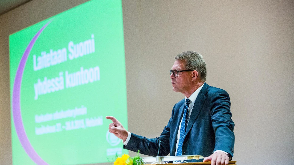Keskustan eduskuntaryhmän puheenjohtaja Matti Vanhanen sanoo, että työllistävien yritysten toiveita pitää kuunnella nyt herkällä korvalla.