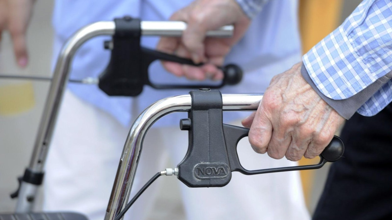 Hoitajamitoituksesta on tullut kuuma peruna eduskuntavaalien alla. LEHTIKUVA / MARTTI KAINULAINEN