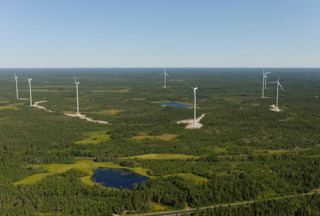 Tuuliwatilla on Iissä jo ennestään rykelmä tuulimyllyjä ja lisää on tulossa.