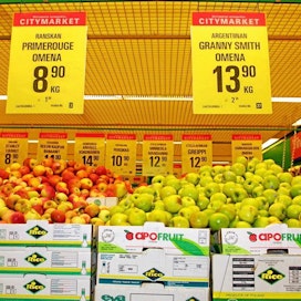Hämeenlinnan Citymarketin HeVi-osasto. Ulkomaalaista omenaa.