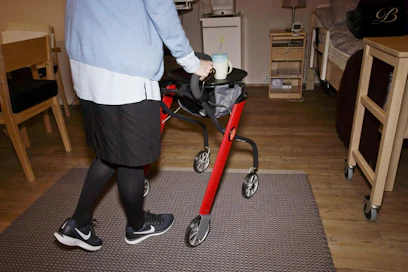 Kuolemaan johtaneista kaatumisista neljä viidestä tapahtui yli 75-vuotiaille viime vuonna. LEHTIKUVA / RONI REKOMAA