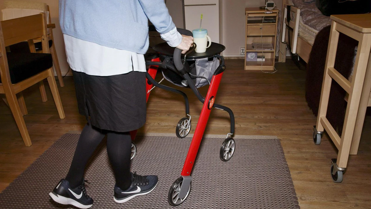 Kuolemaan johtaneista kaatumisista neljä viidestä tapahtui yli 75-vuotiaille viime vuonna. LEHTIKUVA / RONI REKOMAA