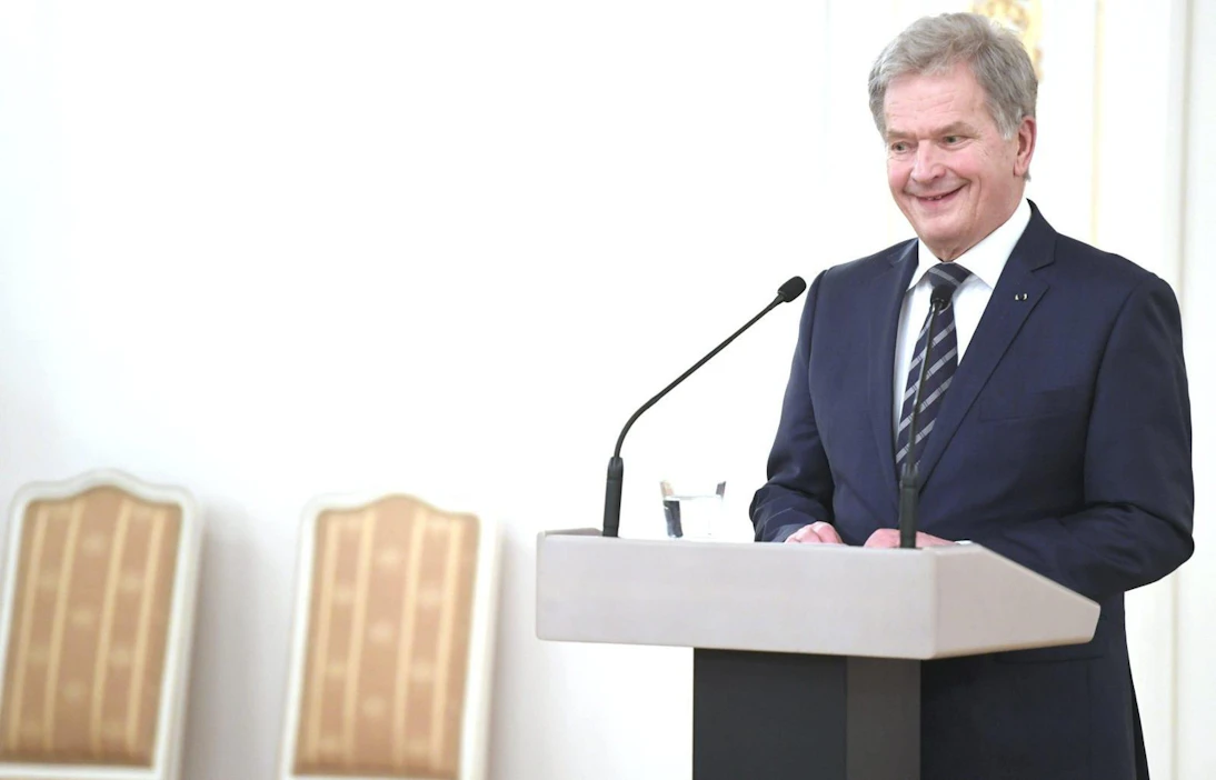 Presidentti Sauli Niinistö kertoi tiistaina, että poikkeusjärjestelyin toteutettavissa Linnan juhlissa nähdään kuusi aluelähetystä eri puolilta Suomea. LEHTIKUVA / HEIKKI SAUKKOMAA