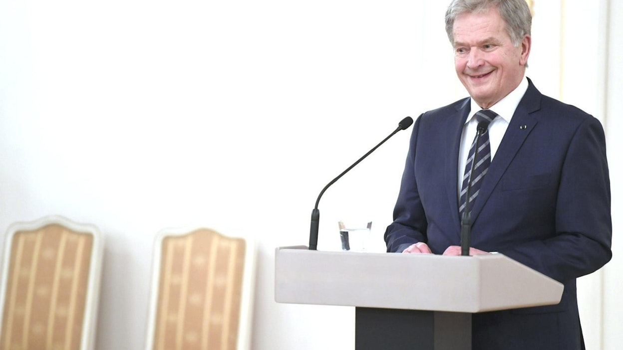 Presidentti Sauli Niinistö kertoi tiistaina, että poikkeusjärjestelyin toteutettavissa Linnan juhlissa nähdään kuusi aluelähetystä eri puolilta Suomea. LEHTIKUVA / HEIKKI SAUKKOMAA