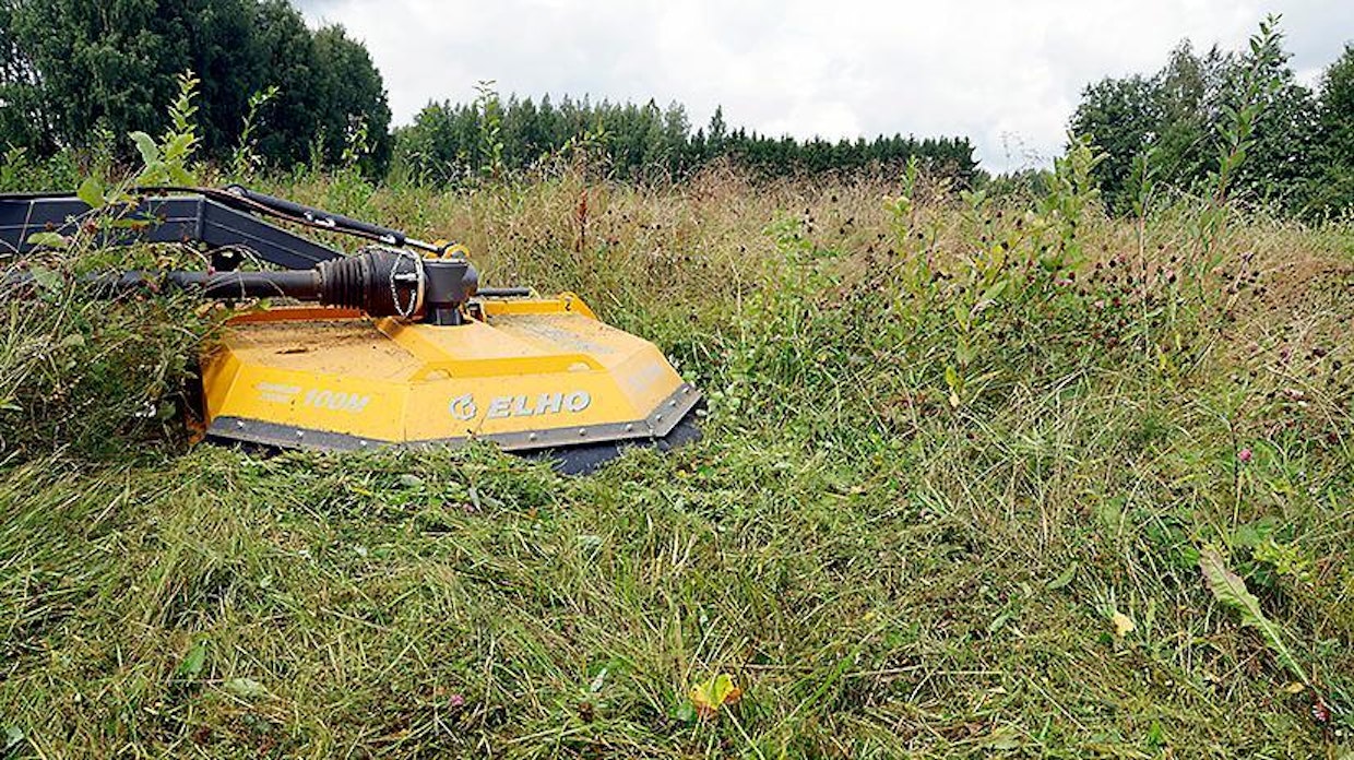 Heinikon niittoon ketjumurskain ei ole ykkösvalinta. Heinä lähinnä kaatuu ketjujen edessä, mutta puutuneemmat varret toki murskautuvat.