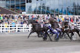 Makethemark (6) sai viime tingassa tilaa St Michelissä voittaneen Run For Royaltyn sisäpuolelta ja syöksyi kakkoseksi.