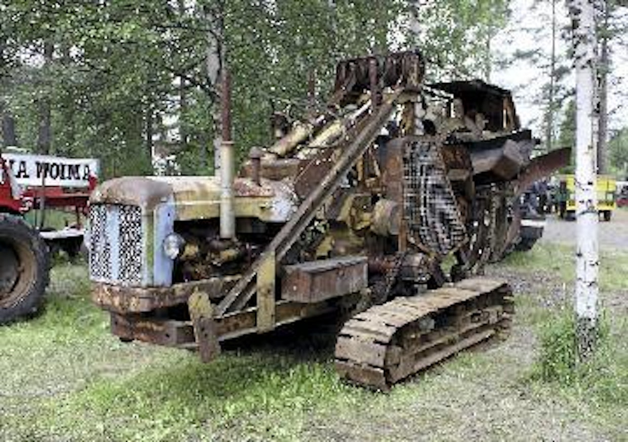 Fordson Super Majorin päälle koottu englantilainen Allen-salaojakone teki tuloaan Suomeenkin reilut 50 vuotta sitten, mutta Machinery Oy sai kaupaksi vain kolme konetta. Pitkät välimatkat ja hajallaan olevat pellot hankaloittivat tämän tyyppisen koneen käyttöä, muuten päälle 6-tonninen Allen oli pätevä laite. Eniten sen kysyntää rajoitti hinta, joka oli pyörätraktoripohjaiseen Mara-koneeseen verrattuna 2,3-kertainen. (Oulainen)