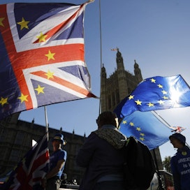 Brittimedioiden mukaan Britannian ja EU:n neuvottelijat ovat päässeet sopuun brexit-erosopimuksesta.
