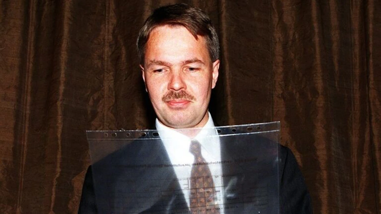 Pekka Haavisto vastasi Natura-suojelun toimeenpanosta 1990-luvulla ympäristö- ja kehitysyhteistyöministerinä. MT:n arkistokuva on Säätytalolta Natura-päätöksen tiedotustilaisuudesta elokuulta 1998.