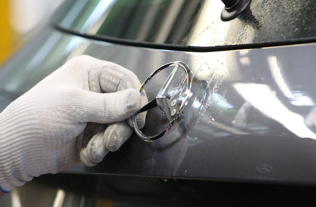 Viennin arvoa kasvatti olennaisesti Uudenkaupungin autotehdas. Ilman Uudenkaupungin Mercedes-Benzejä viennin arvo olisi kasvanut noin yhdeksän prosenttia. LEHTIKUVA/AFP