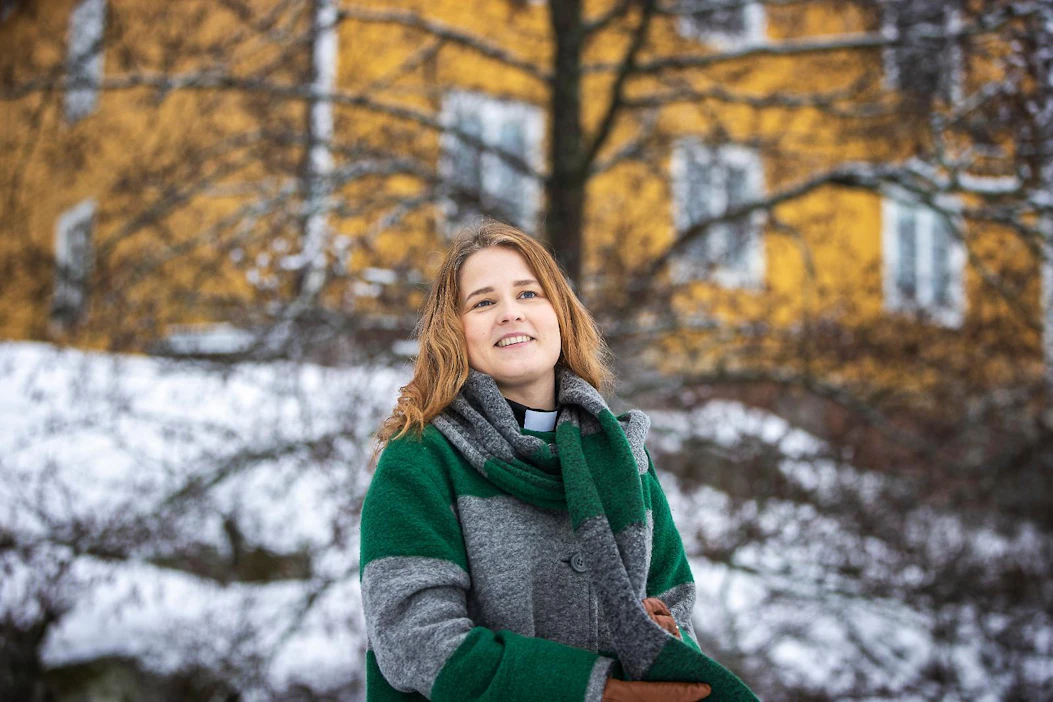"Kirkko on joutunut kirkastamaan näkemystään ja tuulettamaan monenlaisia toimintatapoja. Kirkolle itselleen on ollut terveellistä huomata, että se ei olekaan itsestäänselvyys tai palvelulaitos, vaan että sen pitää kysyä, mitä voimme tehdä täällä, teille ja nyt", Mari Leppänen pohtii.