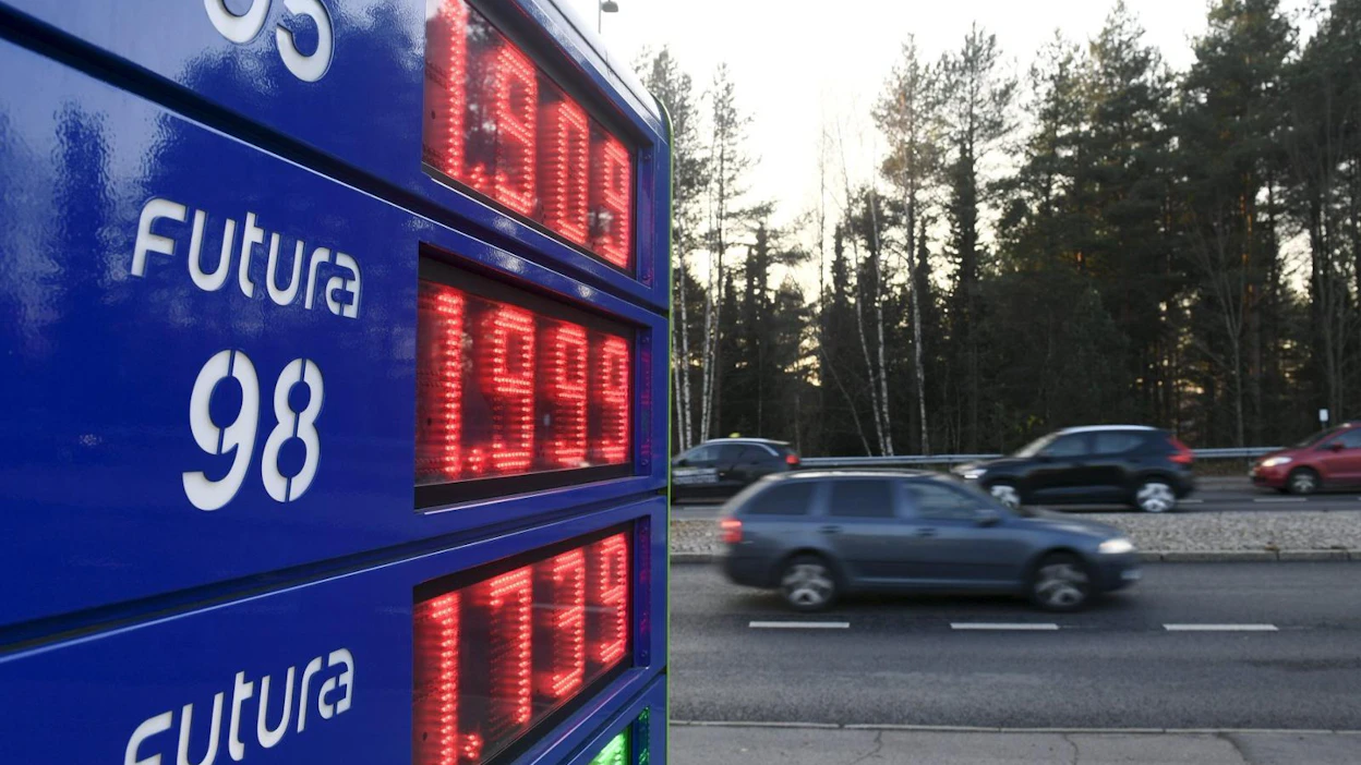 Inflaatiota hidasti joulukuussa muun muassa polttonesteiden hinnannousun taittuminen. Lehtikuva / Emmi Korhonen