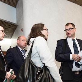 Pääministeri Juha Sipilän ja puolustusministeri Jussi Niinistön vaikeudet mainittiin esimerkkeinä lehdistön ja poliitiikkojen muuttuneista suhteista.