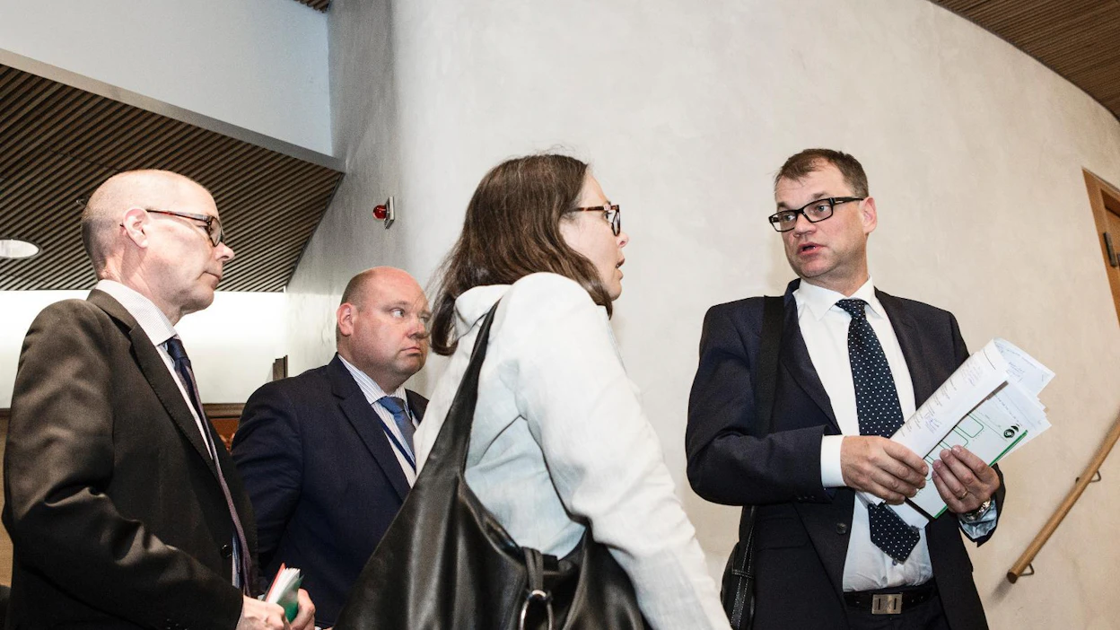 Pääministeri Juha Sipilän ja puolustusministeri Jussi Niinistön vaikeudet mainittiin esimerkkeinä lehdistön ja poliitiikkojen muuttuneista suhteista.