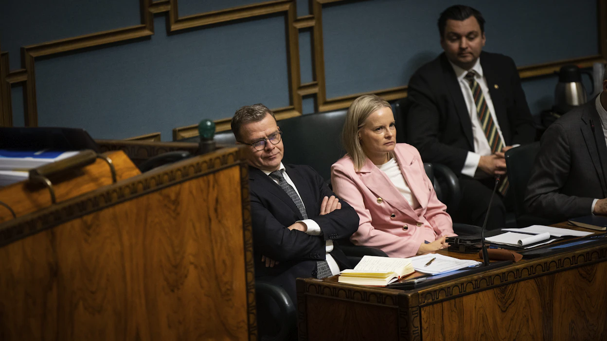 Viime aikojen vaaleissa ja mielipidetutkimuksissa trendi on ollut sama: Suomi on kallellaan oikealle. Kokoomuksen ja perussuomalaisten hallitus on näkyvä ja vaikuttava ilmentymä oikeistolaisuudesta.