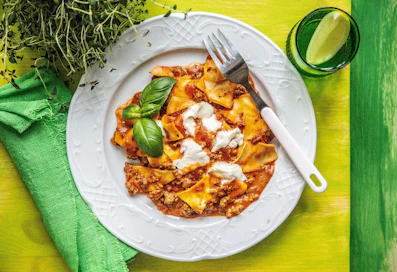 Italiasta kotoisin oleva ”riepupasta” syntyy näppärästi liedellä lasagnelevyistä.
