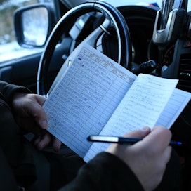 Verottaja suosittelee pitämään oman auton metsätalouskäytöstä ajopäiväkirjaa.