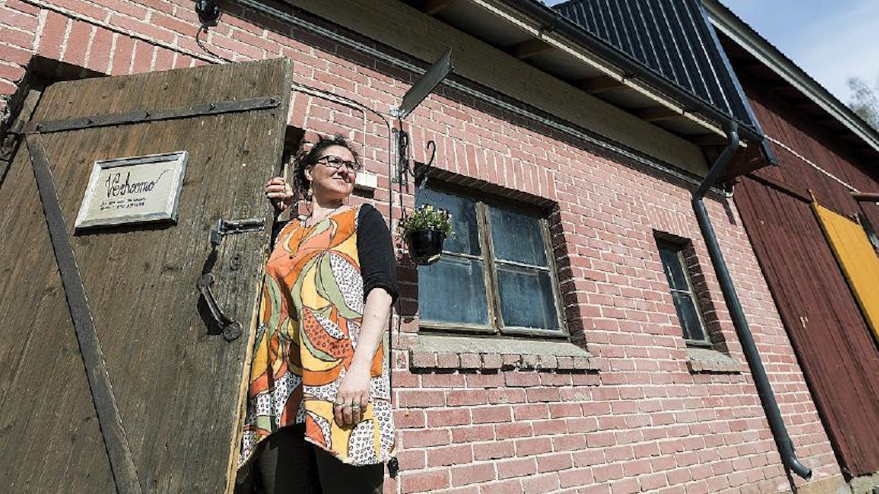 Pinsiöläinen Elsi Karhumaa pyörähti kierroksen maailmalla ja päätyi yrittäjäksi lapsuutensa pihapiiriin.