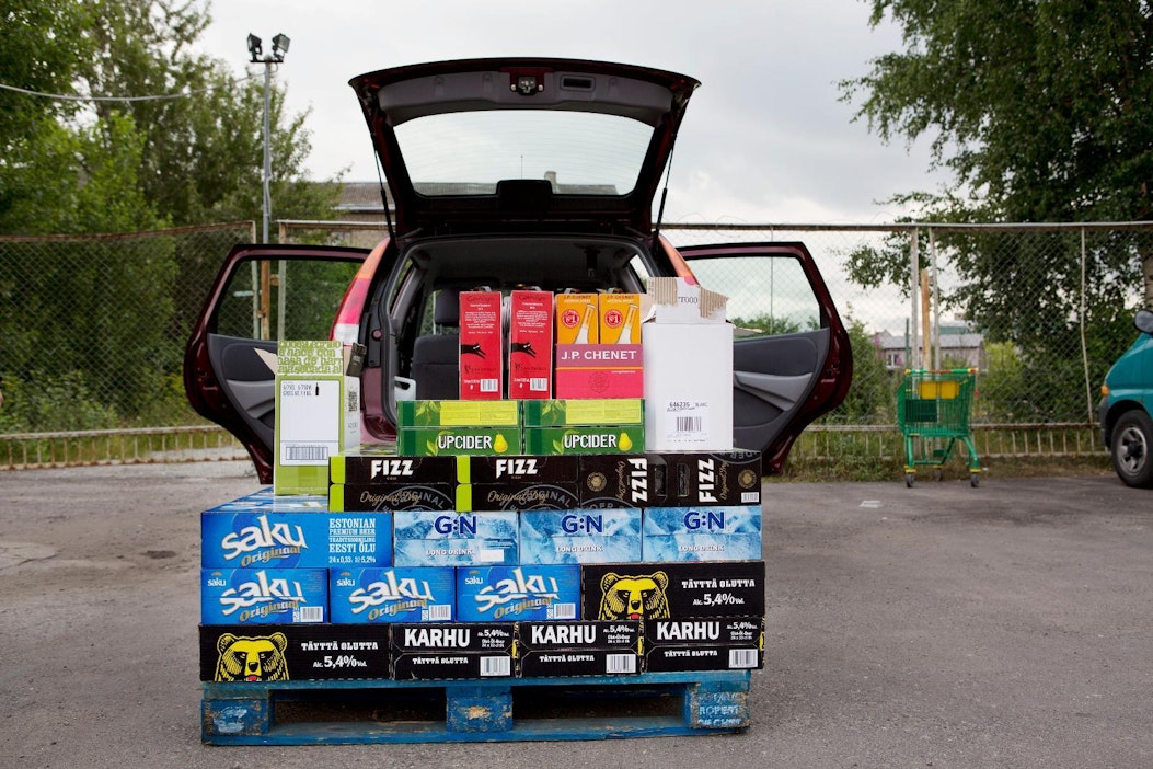 Muun muassa alkoholin haitallinen käyttö lisää varhaisen kuoleman riskiä.