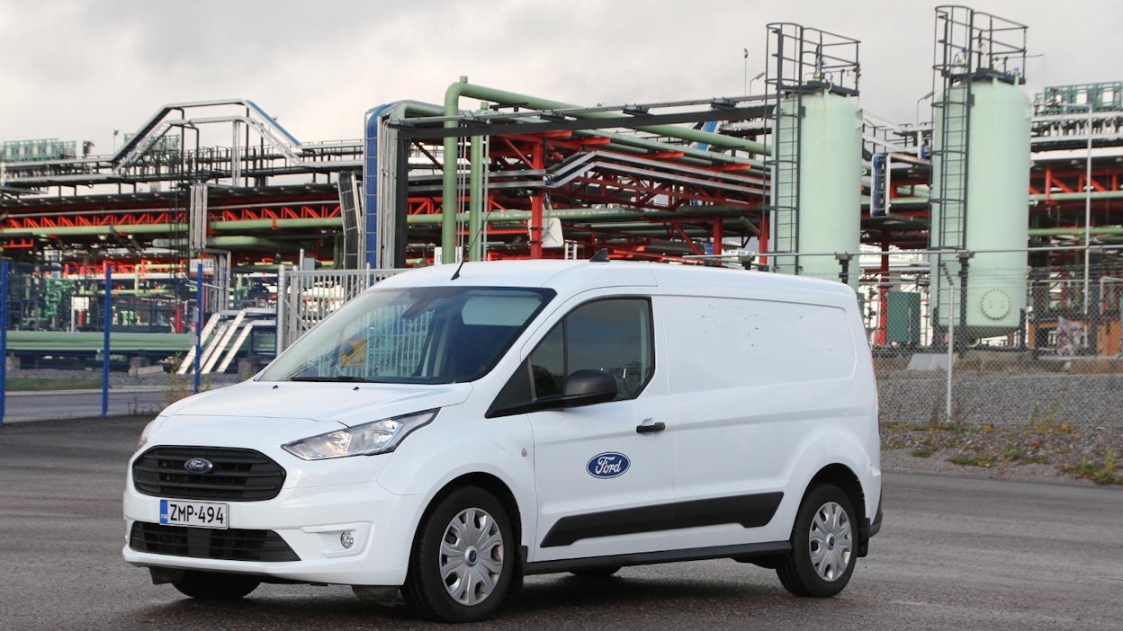 Ford Transit Connect N1-luokan alemman autoveron mallit ovat aina L2 koripituudella varustettuja versioita. Kantavuutta on versiosta riippuen 825–860 kg ja jarrullinen vetopaino on 1470–1475 kg.