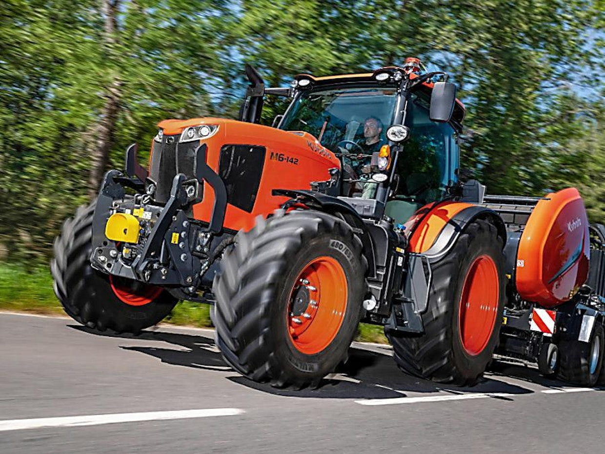 Kubotan finalisti Best Utility-sarjassa on nykyisin Suomessakin myytävä M6142-malli. Mainitsemisen arvoista traktorissa on Kubotan omavalmisteinen 8-portainen powershift-vaihteisto.