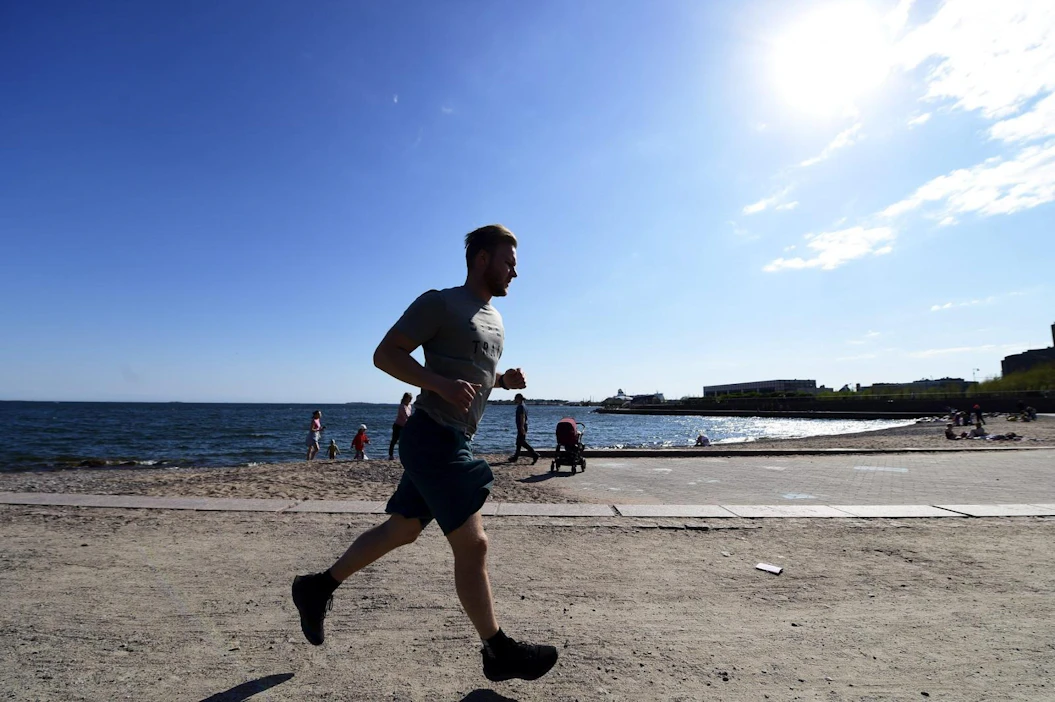 lmLämpimintä on tiistaina ollut Uudellamaalla ja Kymenlaaksossa, jossa 23 astetta on ylittynyt monin paikoin. LEHTIKUVA / Markku Ulander