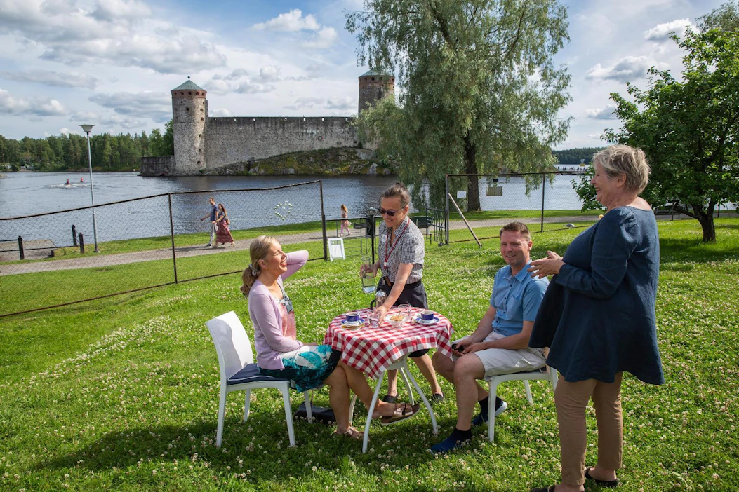 "Yöpymismäärien perusteella Savonlinnan yöpymisten määrä on toistaiseksi ollut yllättävän kovaa", kertoo SOK:n Harri Ojanperä.